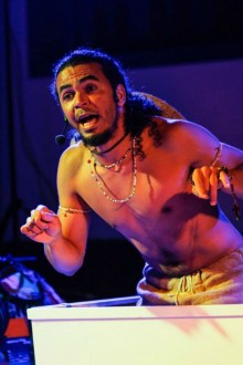 Estandarte Cia. De Teatro apresenta espetáculo “O Pescador Mentiroso” no GLTA Cultural  - Foto de Bruno Arita
