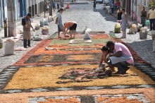Participe da confecção dos tradicionais tapetes na Semana Santa