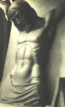 O escultor e artista plástico espanhol Artigas fez o Cristo e a via sacra da Igreja de São Sebastião nos anos 60.
 - Foto de Arquivo Ivacy Simões
