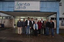 Secretário Francisco Figueiredo vereadores e equipe da Santa Casa