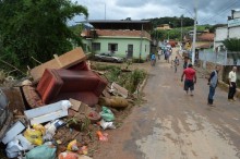 Temporal assusta moradores e causa estragos em Santa Rita de Ouro Preto - Foto de Israel Marinho