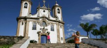 Turistas em frente à Igreja Nossa Senhora do Carmo - Foto de Neno Vianna