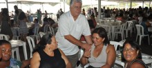 O então prefeito Raimundo Horta participou da festa e fez questão de cumprimentar os funcionários
