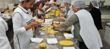 Fabricação de Pastel de Angu é feita pelas próprias escolas ou por moradoras de Itabirito - Foto de Semco PMI