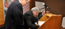 Prefeito Manoel da Mota assina o protocolo de intenções acompanhado pelo Presidente da Coca-Cola - Foto de Agnaldo Montesso