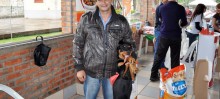 Gilbert Luiz Meneses tem cachorros em casa desde os 10 anos e sempre apoia as ações da ONG - Foto de Mayra Michel