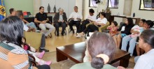 Equipe da Prefeitura e membros da associação se reuniram no gabinete para conversar sobre a parceria - Foto de Marina Leão