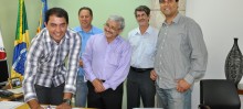 Ao assinar o contrato, o vice-prefeito Rildox afirmou que a saúde é prioridade em Itabirito - Foto de Marina Leão