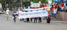 Centenas de idosos participaram da caminhada organizada pela Prefeitura de Itabirito - Foto de Jordana Mapa