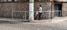 Barreiras instaladas pela Prefeitura de Itabirito garantem a segurança dos pedestres - Foto de Jordana Mapa