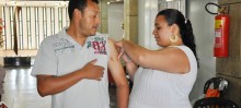 Equipe da Saúde está vacinando pessoas que tiveram contato com a água contaminada - Foto de Agnaldo Montesso