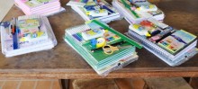 Cerca de 30 kits escolares foram entregue às crianças do bairro Saudade - Foto de Foto Michelle Borges