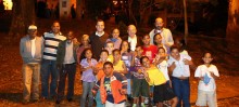 População comemora a oportunidade de aproveitar a praça da Vila Operária no período noturno - Foto de Neno Vianna