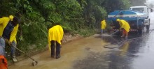 Equipe do Departamento de Limpeza controla danos da chuva no bairro Taquaral