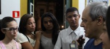 Estudantes participam de encontro com cantor Toquinho na Praça Minas Gerais - Foto de Kaio Barreto