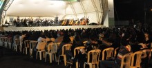 A Praça dos Inconfidentes lotada para a apresentação da Orquestra Filarmônica de Minas Gerais