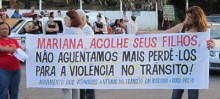 Em protesto, moradores de Mariana paralisam MG-262