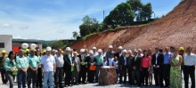 Dezenas de autoridades participaram o lançamento da Pedra Fundamental do Senai Itabirito - Foto de Michelle Borges