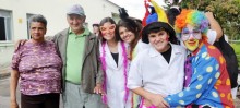 Doutores da alegria participaram da visita à Casa de Repouso Santa Luiza de Marilac - Foto de Jordana Mapa
