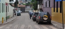 Travessa Santa Cruz, esquina com a Rua João Pessoa, passa a funcionar em mão única sentido bairro-centro - Foto de Jordana Mapa