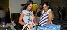 Público conferiu diversos modelos de sacolas retornáveis disponíveis no mercado - Foto de Michelle Borges