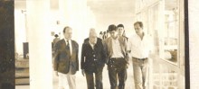 Niemeyer durante visita à Ouro Preto, em 1994, ocasião do remodelamento do Grande Hotel, quando foi recebido pelo proprietário, Jarbas Avelar, e pelo então prefeito, Angelo Oswaldo, em seu primeiro mandato - Foto de Arquivo O Liberal