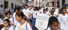 Estudantes saem às ruas na “Marcha Pela Vida”