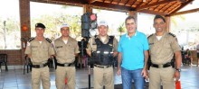 Prefeito Alex Salvador, junto aos representantes da Polícia Militar, reforçam compromisso com a segurança pública