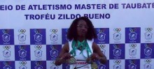 Atleta Lurdinha Fernandes e suas cinco medalhas de ouro conquistadas no torneio de Taubaté