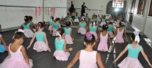 Atualmente, o curso de balé conta com 150 alunos e é ministrado pela equipe do Studio Cristina Helena
