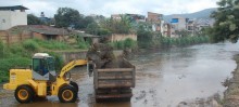 Limpeza do Ribeirão do Carmo para diminuir riscos das chuvas - Foto de Filipe Barboza