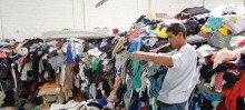 Roupas e calçados doados seguem sendo distribuídos em Mariana
