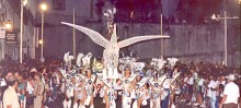 Carro alegórico Sinhá Olímpia, no carnaval de Ouro Preto em fevereiro de 1993 - Foto de Arquivo Jornal O Liberal