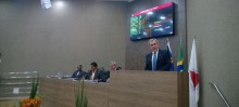 O prefeito Alex Salvador participou da homenagem, frisando seu histórico como parlamentar antes de chefe do executivo. - Foto de Paulo Noronha