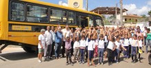 Novo ônibus escolar é entregue ao distrito Santa Rita de Ouro Preto - Foto de Marcelo Tholedo