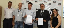 Equipe da Câmara de Ouro Preto com membros da delegacia de Polícia Civil responsáveis pela renovação do contrato.