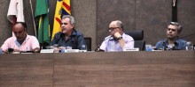Alex Salvador e Wolney de Oliveira esclarecem dúvidas na Câmara de Vereadores, em Itabirito