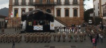 Solenidade reuniu autoridades, militares e população na Praça Tiradentes - Foto de Michelle Borges