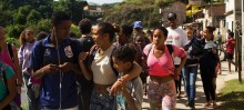 Mariana mobiliza população para a ação de limpeza das no Ribeirão do Carmo - Foto de Samuel Consentino