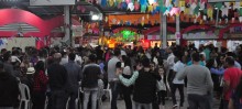 Sabores juninos: Arraiá reúne centenas de pessoas no Mercado Municipal