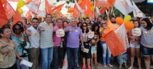 Orlando e Dr. Élio investem na conversa durante campanha em Itabirito