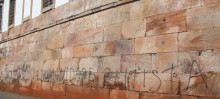 Museu da Inconfidência remove pichação de muro lateral
