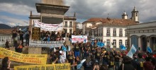 Servidores administrativos da educação fazem manifestação em Ouro Preto