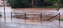 Chuvas causam alagamento e alta do Rio Itabirito
