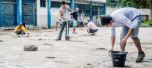 Integrantes do Bloco da Praia promovem ação beneficente em escola