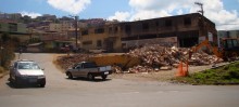 Edificação demolida dará lugar à rotatória que ligará a Bauxita à BR-356 - Foto de Eduardo Maia