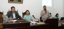 Presidente da Câmara, Léo Feijoada (esquerda) vereador Alysson Gugu (centro) e o presidente da Associação de Moradores do Morro Santana, Geraldo Calixto